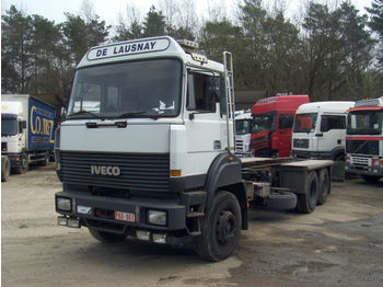Iveco 240 E 32 6x2 - Camión chasis