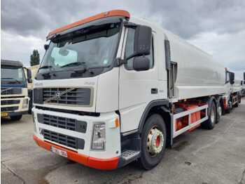 Camión cisterna Volvo FM