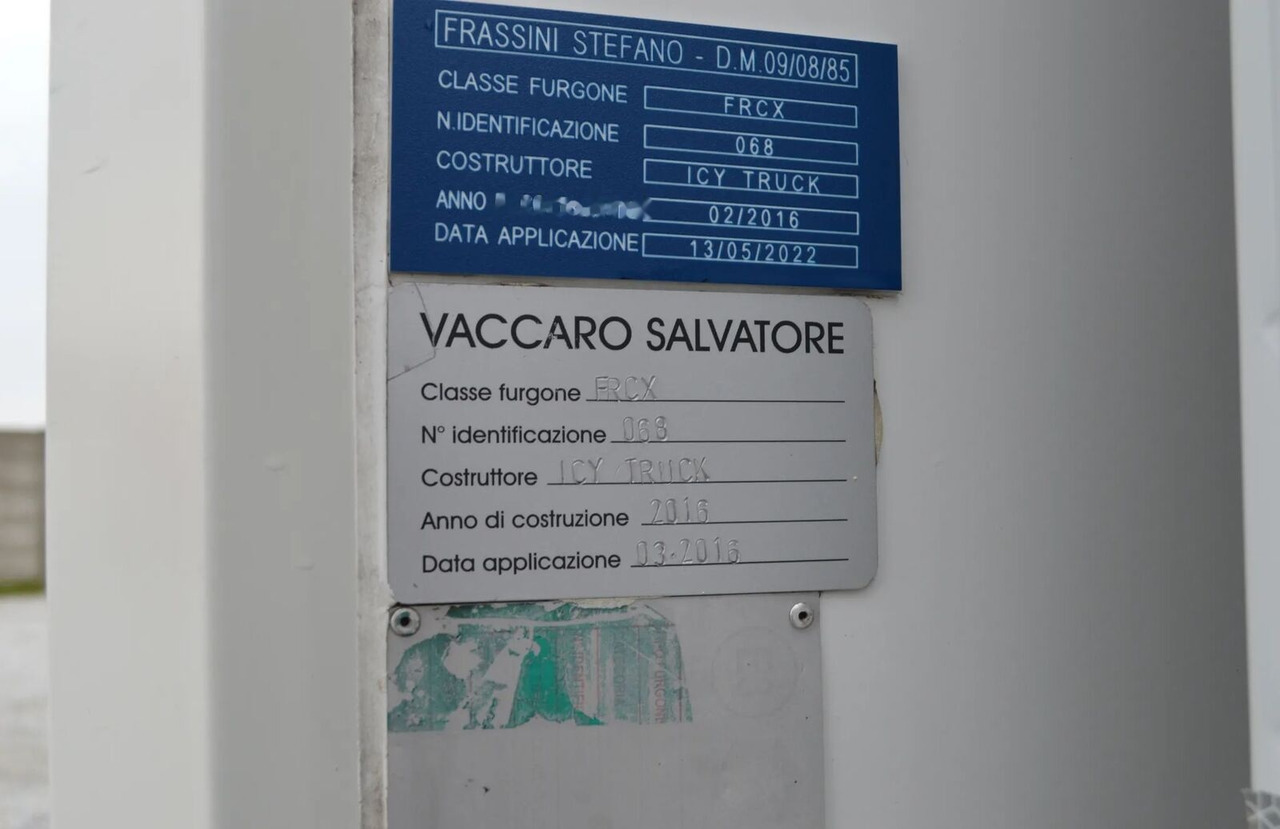 Camión frigorífico IVECO DAILY 60C15 REFRIGERATOR + SIDE AND REAR DOORS, LIFT FOLDED UNDE: foto 29