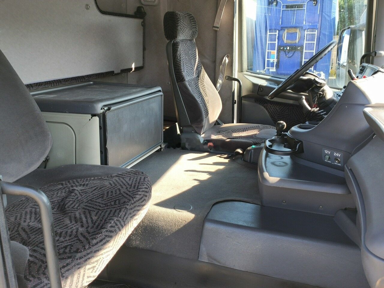 Camión caja abierta, Camión grúa Scania 124L 420: foto 28