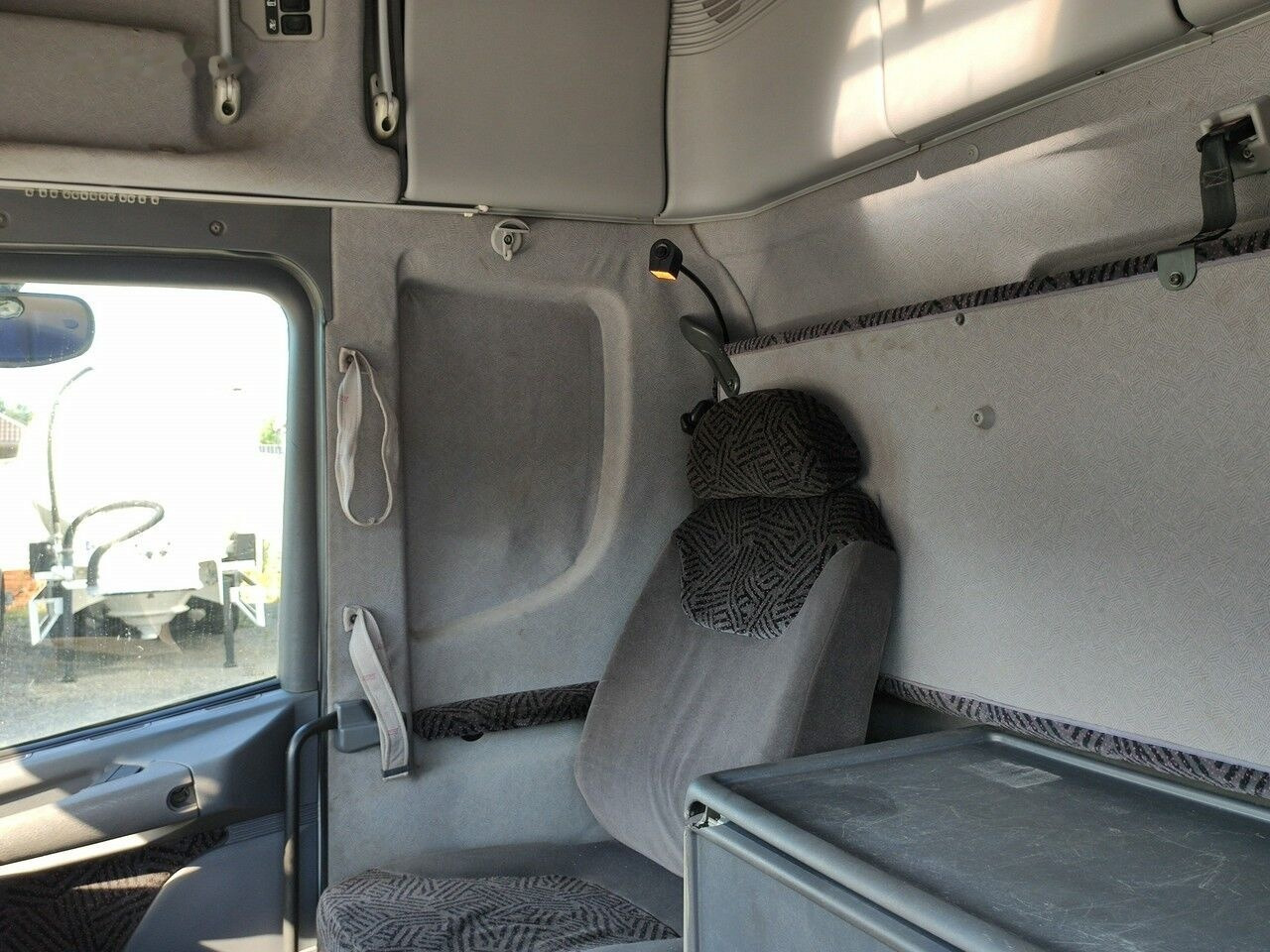 Camión caja abierta, Camión grúa Scania 124L 420: foto 16
