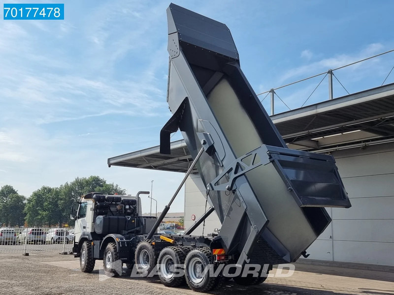 Camión volquete nuevo Volvo FMX 460 10X4 50T payload | 30m3 Tipper | Mining dumper: foto 6