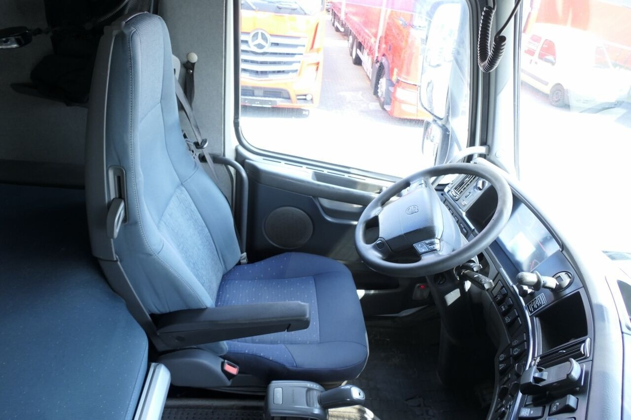 Camión caja abierta, Camión grúa Volvo FM 460 Flatbed + crane HIAB 166 6x2: foto 31