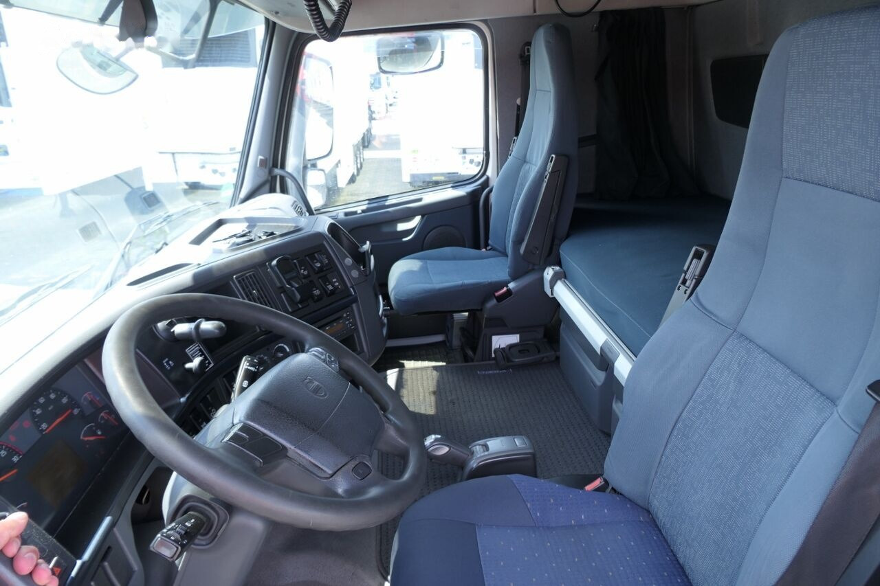 Camión caja abierta, Camión grúa Volvo FM 460 Flatbed + crane HIAB 166 6x2: foto 28