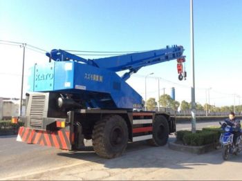 KATO KR300 - Autogrúa