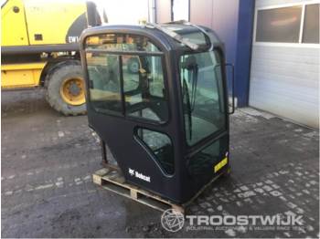 Bobcat E16 - Cabina