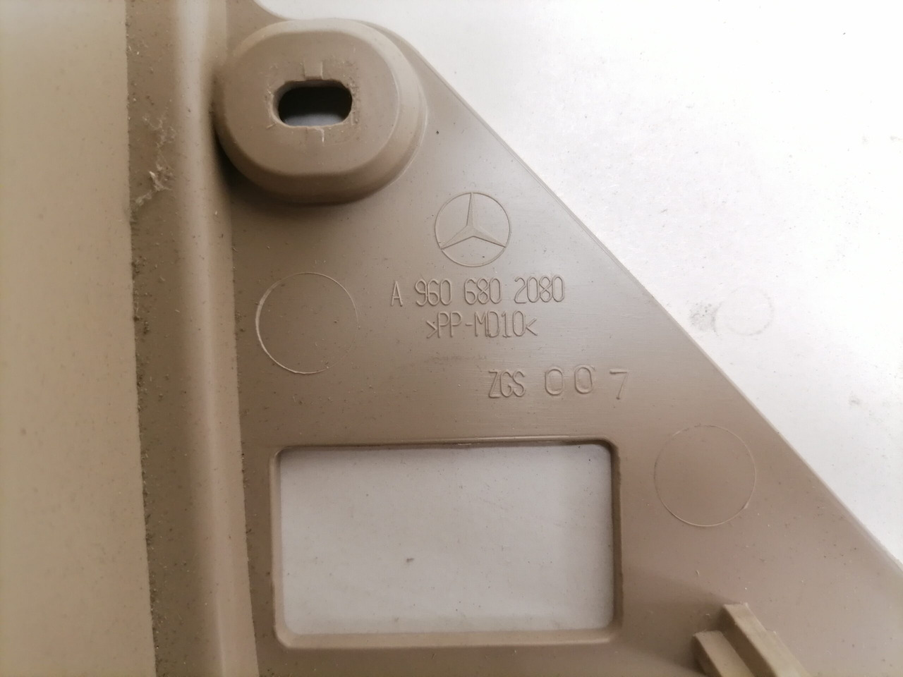 Pieza universal para Camión Mercedes-Benz Salongi plastik A9606802080: foto 2