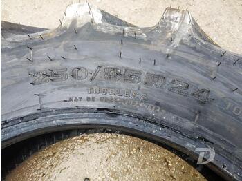 Firestone Performer 85 250/85R24 - Neumático