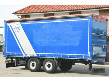 Krukenmeier Tautliner oben gekuppelt Durchladbar  - Remolque con toldo