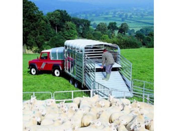 Ifor Williams TA510 - Remolque transporte de ganado