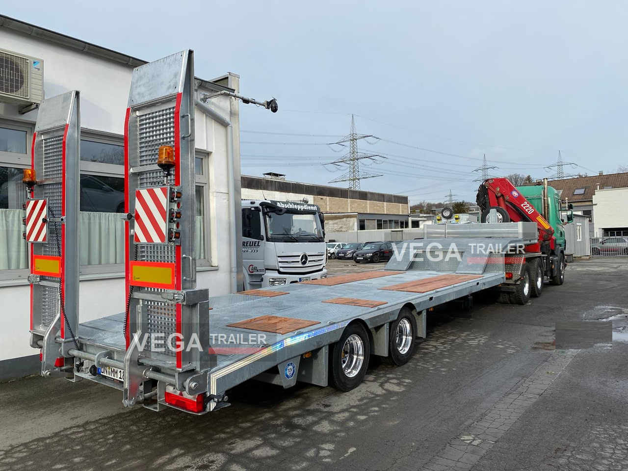 Semirremolque góndola rebajadas para transporte de equipos pesados 2 Axle Lowloader: foto 3