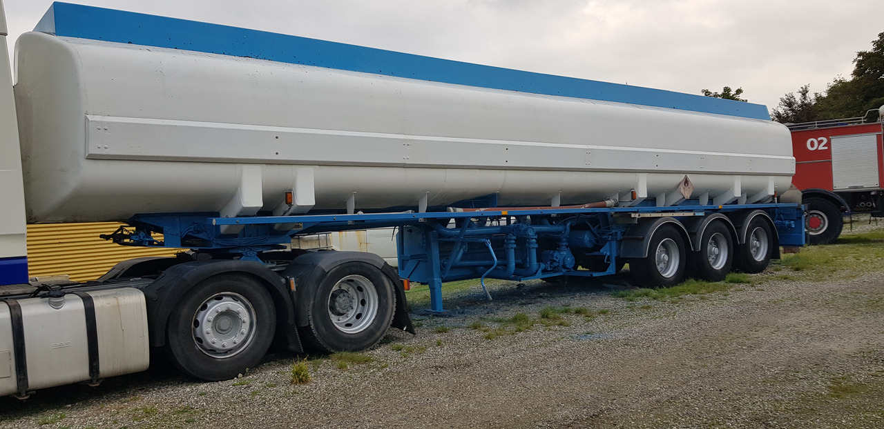 Semirremolque cisterna para transporte de combustible KÄSSBOHRER 43000: foto 2