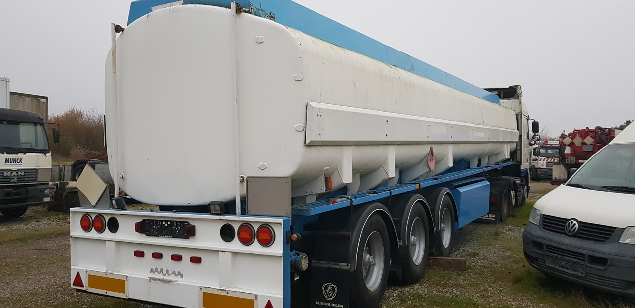 Semirremolque cisterna para transporte de combustible KÄSSBOHRER 43000: foto 4