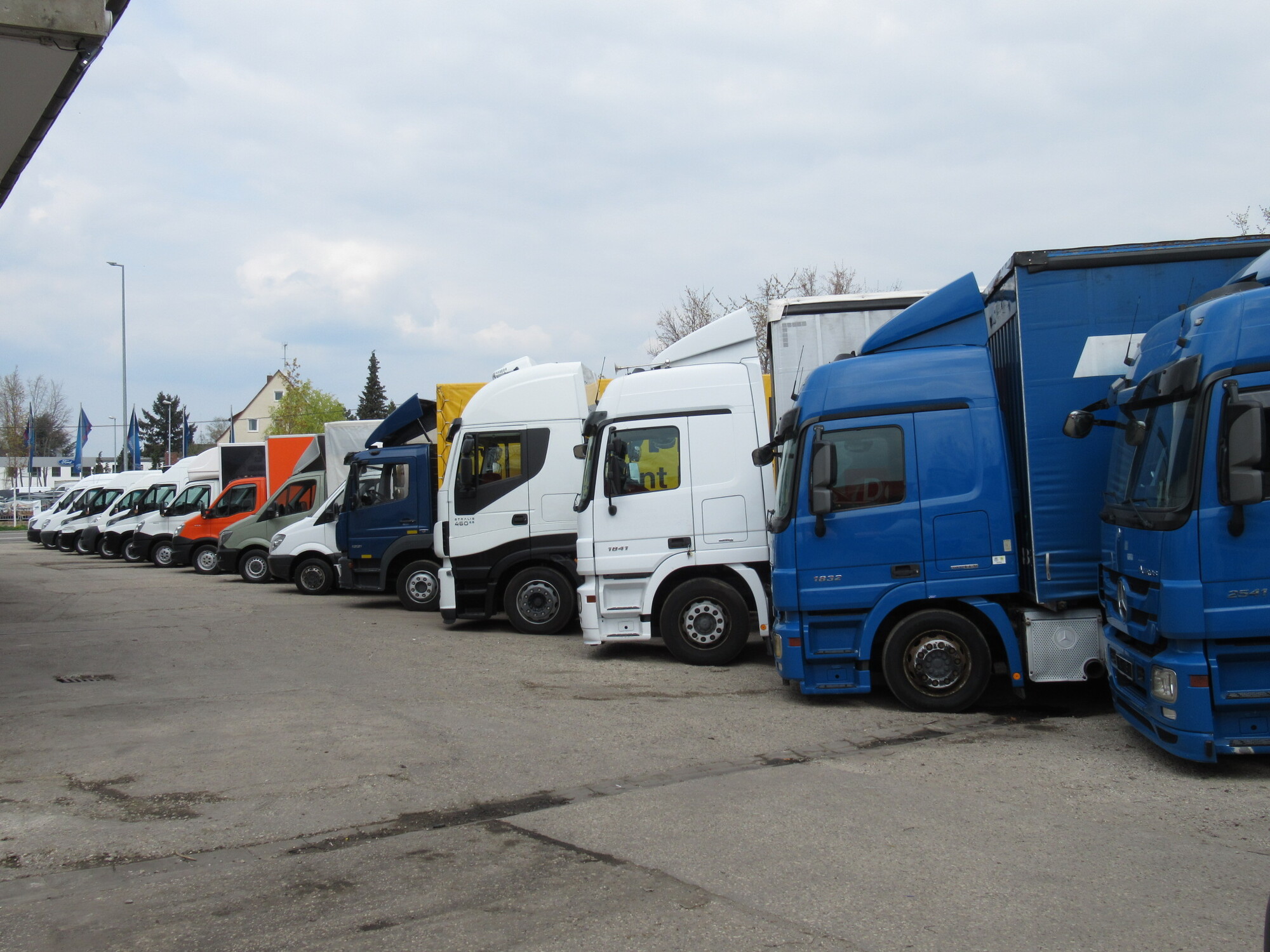 AutoStratis - Furgonetas - 4x2, caja de cambios: manual undefined: foto 5