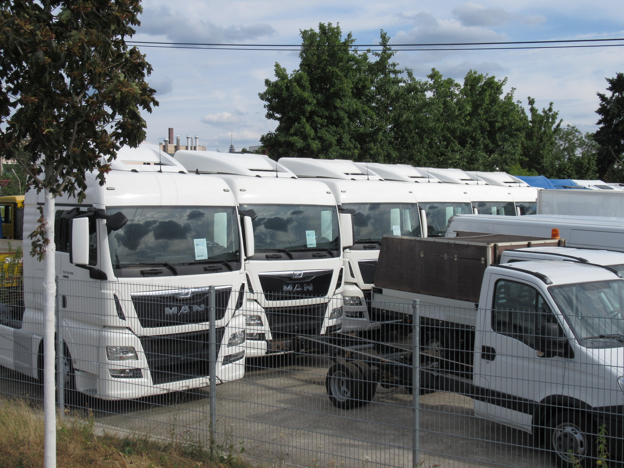 AutoStratis - Furgonetas - 4x2, caja de cambios: manual undefined: foto 1