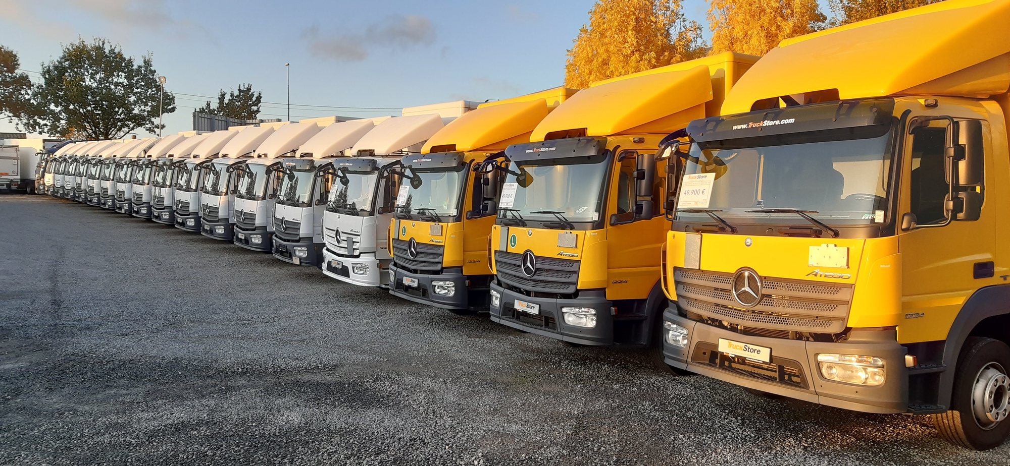 TruckStore Brussels - Furgonetas MERCEDES-BENZ - 4x2 undefined: foto 1