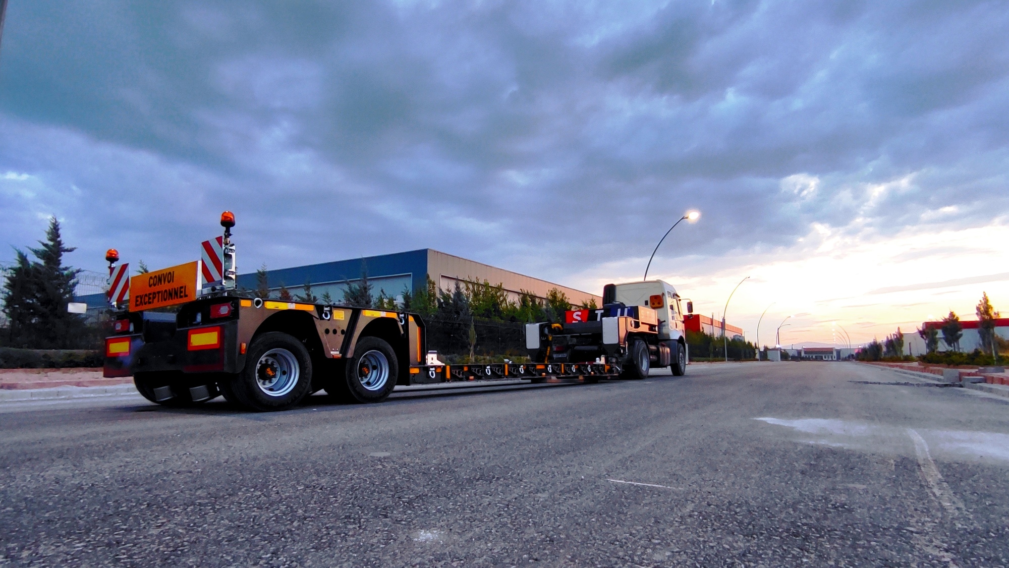 STU TRAILER DORSE ITHALAT IHRACAT LTD. STI. undefined: foto 4