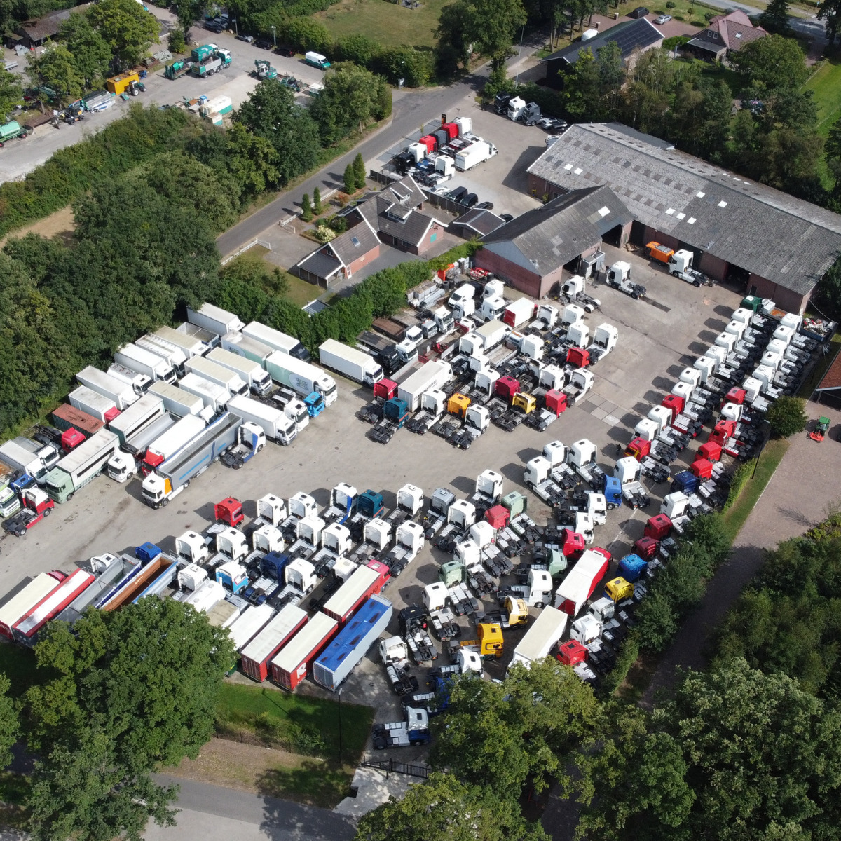 Hesselink Trucks B.V. - Cabezas tractoras IVECO undefined: foto 7