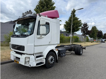 Camión chasis VOLVO FL 250