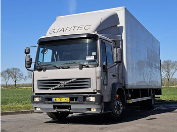 Camión caja cerrada VOLVO FL