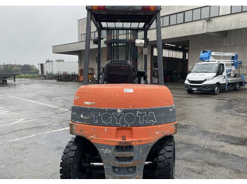 Carretilla elevadora eléctrica Toyota 7 FBMF 40 (BATTERIA NUOVA): foto 4