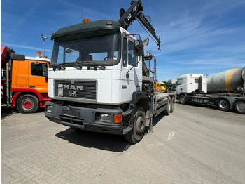 Camión grúa MAN F2000