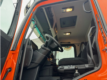 Foto del interior 1: Camión volquete nuevo Mercedes-Benz Arocs 3248 K 8x4 Arocs 3248 K 8x4, Navi, Multimedia Cockpit