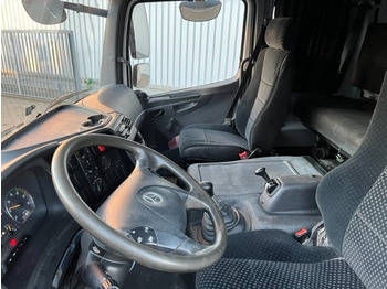 Foto del interior 1: Camión lona Mercedes-Benz Atego 822 4x2 Atego 822 4x2, Doka mit Kombisitzbank