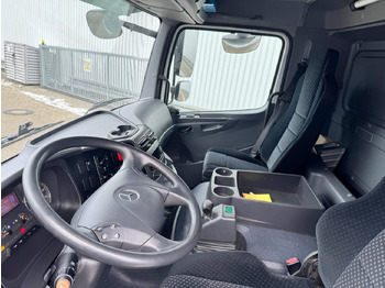 Foto del interior 2: Camión caja cerrada Mercedes-Benz Axor 1833 L 4x2 Axor 1833 L 4x2, Getränkekoffer