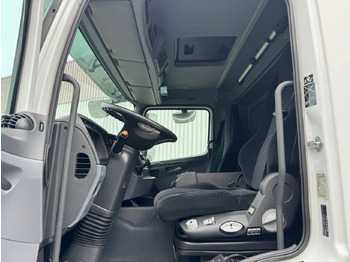 Foto del interior 1: Camión caja cerrada Mercedes-Benz Axor 1833 L 4x2 Axor 1833 L 4x2, Getränkekoffer