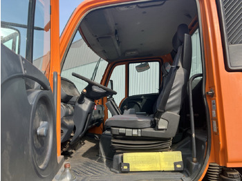 Foto del interior 1: Camión volquete, Vehículo municipal Unimog U 300 4x4 U 300 4x4, Kipper, Kommunalhydraulik, VarioPilot, Zapfwelle
