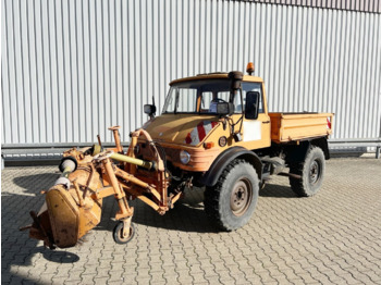 Camión volquete UNIMOG