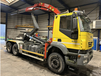 Camión multibasculante IVECO Trakker