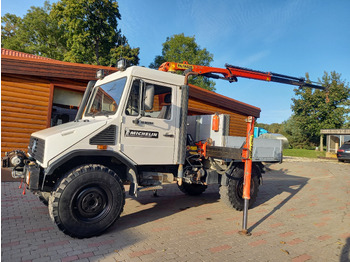 Camión grúa UNIMOG