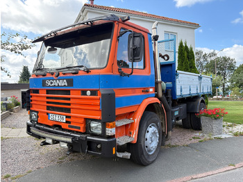 Camión grúa SCANIA