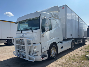 Camión VOLVO FM10
