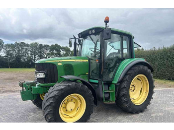 Tractor JOHN DEERE 6220