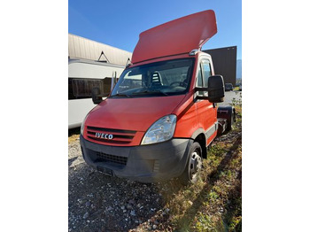 Cabeza tractora IVECO Daily