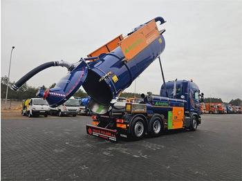 Excavadora SCANIA