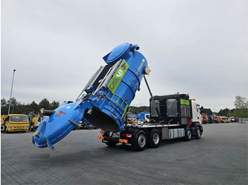 Excavadora SCANIA P