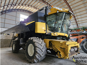 Cosechadora de granos para transporte de alimentos New Holland CR 9080: foto 2