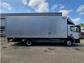 Camión caja cerrada Mercedes-Benz Atego 1218 Koffer/ Ladebordwand/ Airco/ Grau Metallic: foto 2