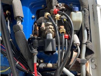 Camión volquete MAN 35.372 35 302 8X6 KIPPER MANUAL ZF GEARBOX FULL STEEL SPRING: foto 3 Camión volquete MAN 35.372 35 302 8X6 KIPPER MANUAL ZF GEARBOX FULL STEEL SPRING: foto 3