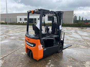 Carretilla elevadora eléctrica Doosan B15T-7 PLUS: foto 3