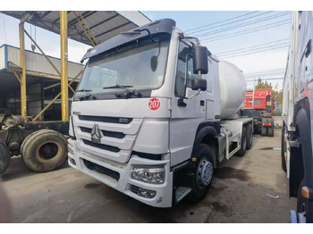 Camión hormigonera Sinotruk HOWO 371 Concrete mixer truck: foto 2