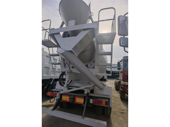 Camión hormigonera Sinotruk HOWO 371 Concrete mixer truck: foto 4