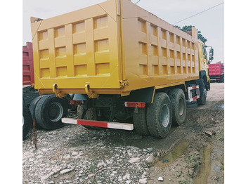 Camión volquete Sinotruk HOWO 6*4 Dump truck: foto 4