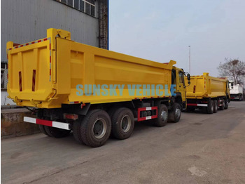 Camión volquete para transporte de materiales áridos HOWO 8X4 dump truck: foto 5