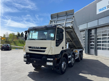 Camión volquete IVECO Trakker