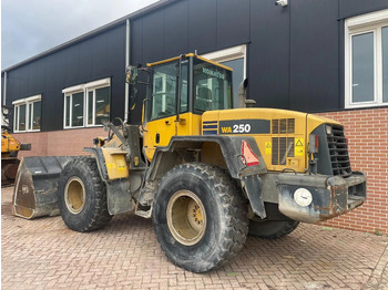 Cargadora de ruedas Komatsu WA250-5: foto 3